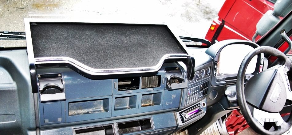 MAN TGA XXL Dashboard Table